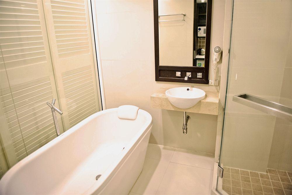 Vacio Suite Bangkok Extérieur photo