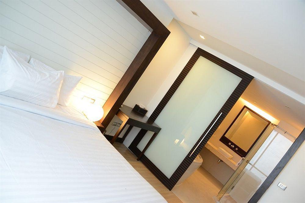 Vacio Suite Bangkok Extérieur photo