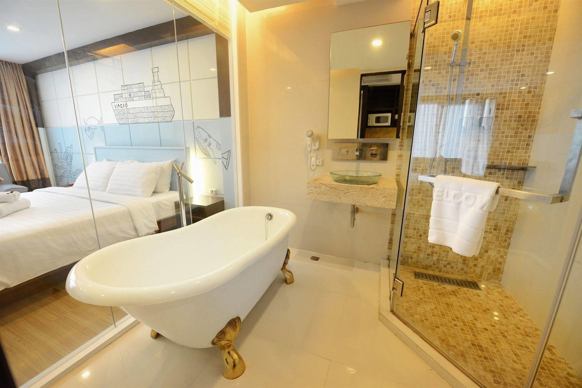 Vacio Suite Bangkok Extérieur photo